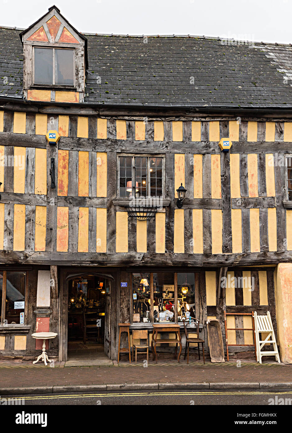 Half timbered old house now an antique emporium, Ross on Wye, Herefordshire, Engtand, UK Stock Photo