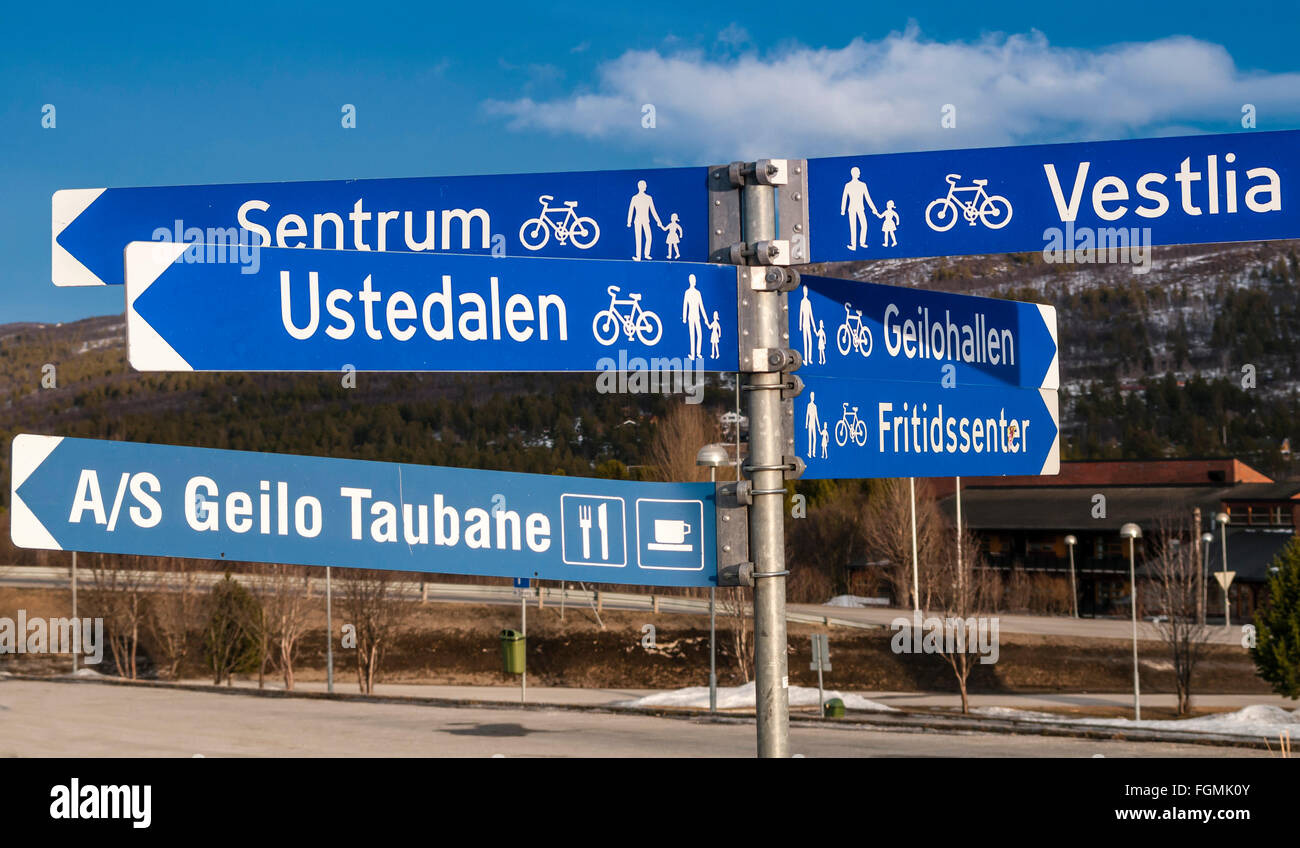 Signpost, cycle path and pedastrian walk, city Geilo,Buskerud, Norwegen ...