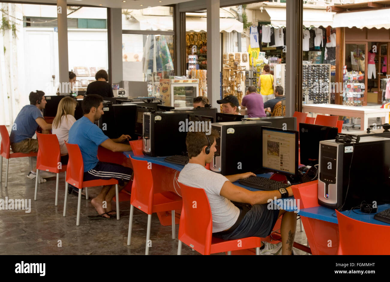 Griechenland, Kreta, Rethymnon, Internetcafe an der Strandpromenade am neuen Hafen. Stock Photo