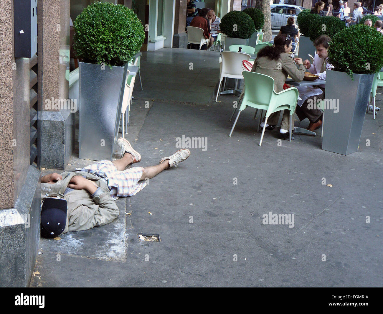 Drunk Passed Out On Pavement Next Tol Fresco Diners London Credit Image © Jack Ludlam Stock