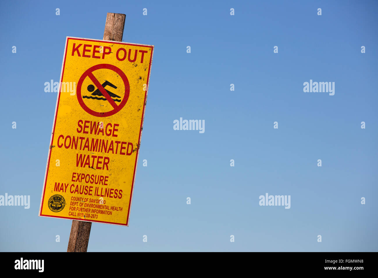 water pollution warning on the US side of the border with Tijuana, Mexico, Tijuana River National Estuarine Research Reserve Stock Photo