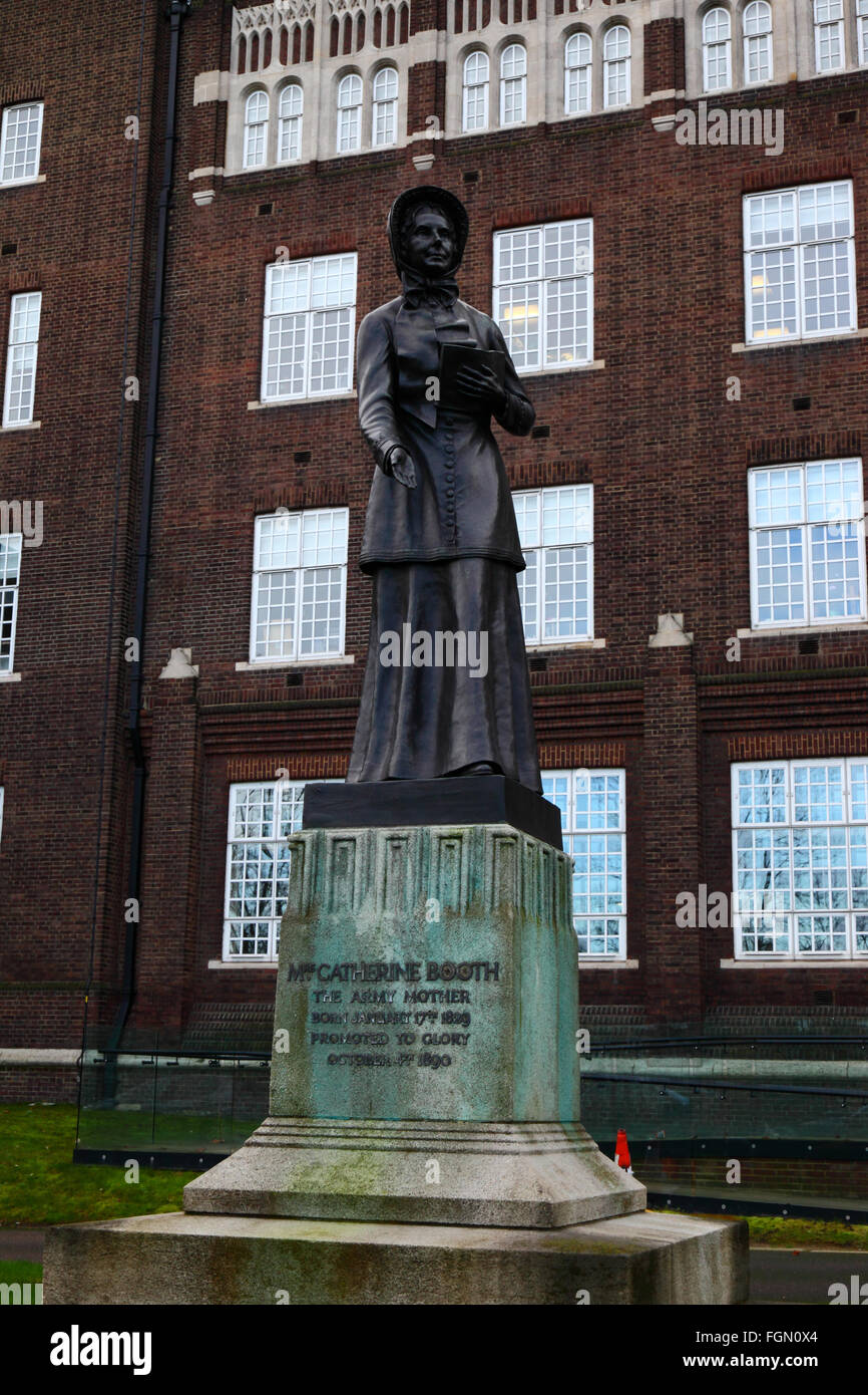 Statue of Salvation Army founder Catherine Booth outside The William Booth Memorial Training College, Denmark Hill, London Stock Photo