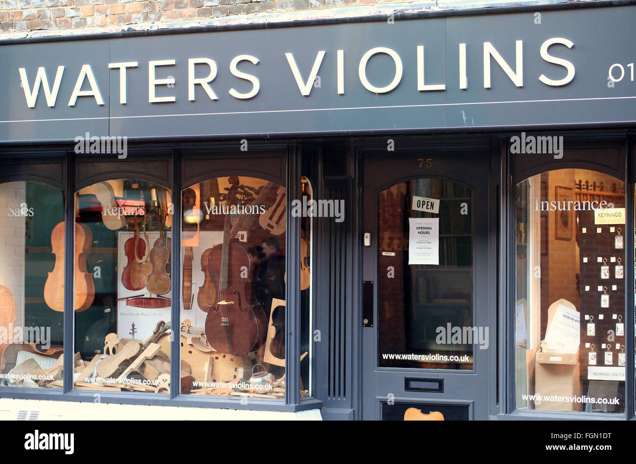 Waters Violin Shop at Wallingford in Oxfordshire Stock Photo Alamy