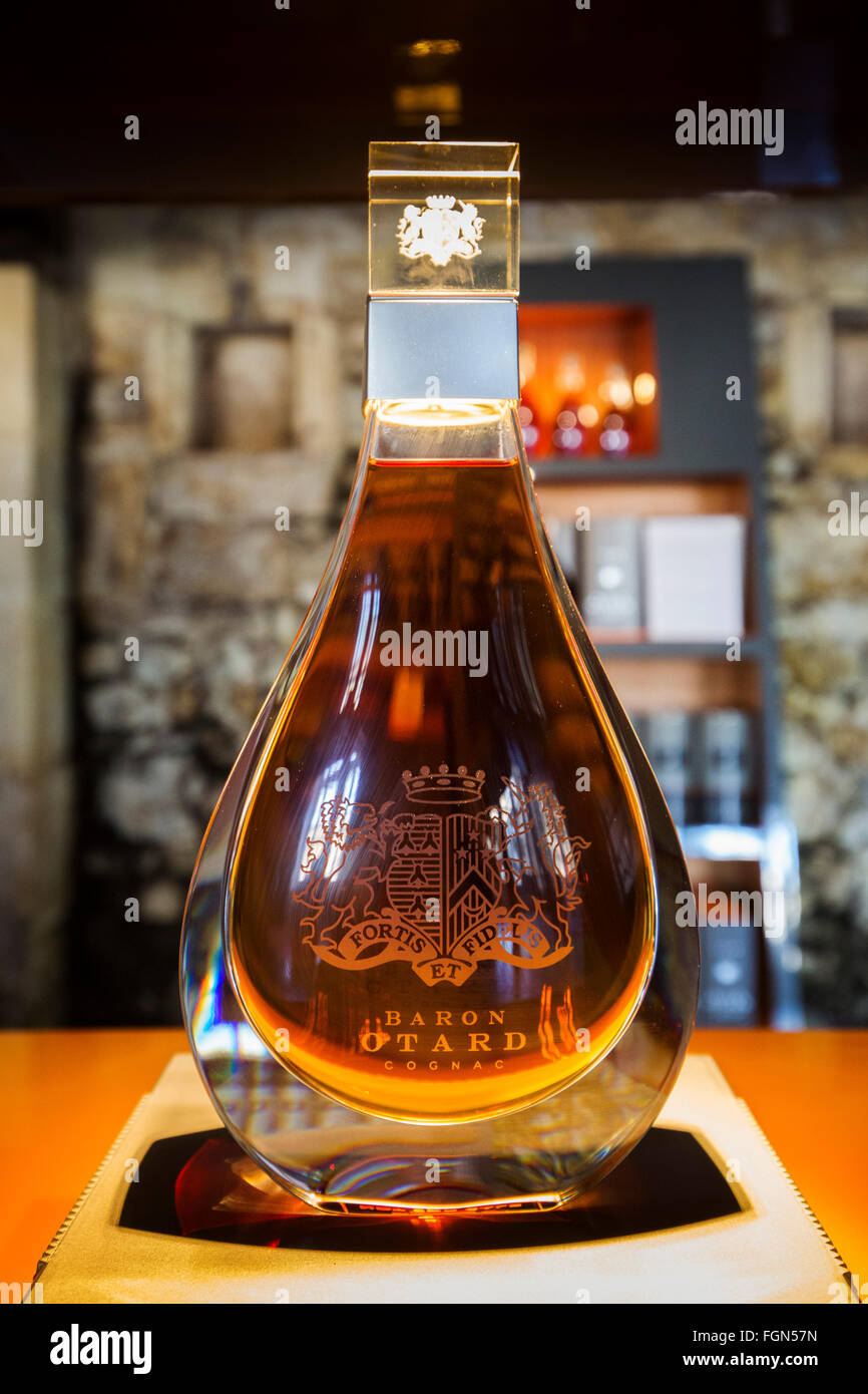 Download Cognac Bottle High Resolution Stock Photography And Images Alamy Yellowimages Mockups