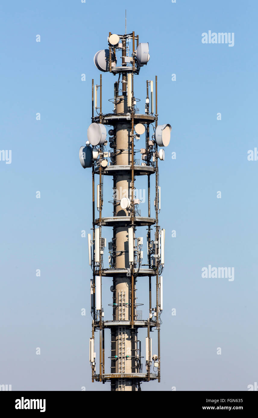 Radio mast antenna mast, with transmitting and receiving systems, among others Telecommunications, Cellular phone reception, Stock Photo