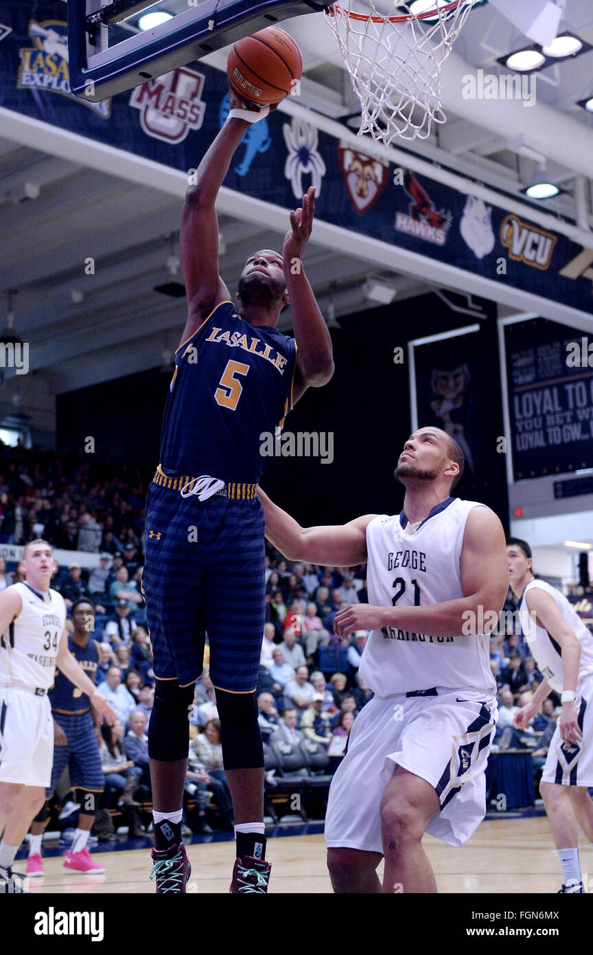 Washington, DC, USA. 21st Feb, 2016. 20160221 - La Salle forward TONY WASHINGTON (5) scores against George Washington forward KEVIN LARSEN (21) in the first half at the Smith Center in Washington. © Chuck Myers/ZUMA Wire/Alamy Live News Stock Photo