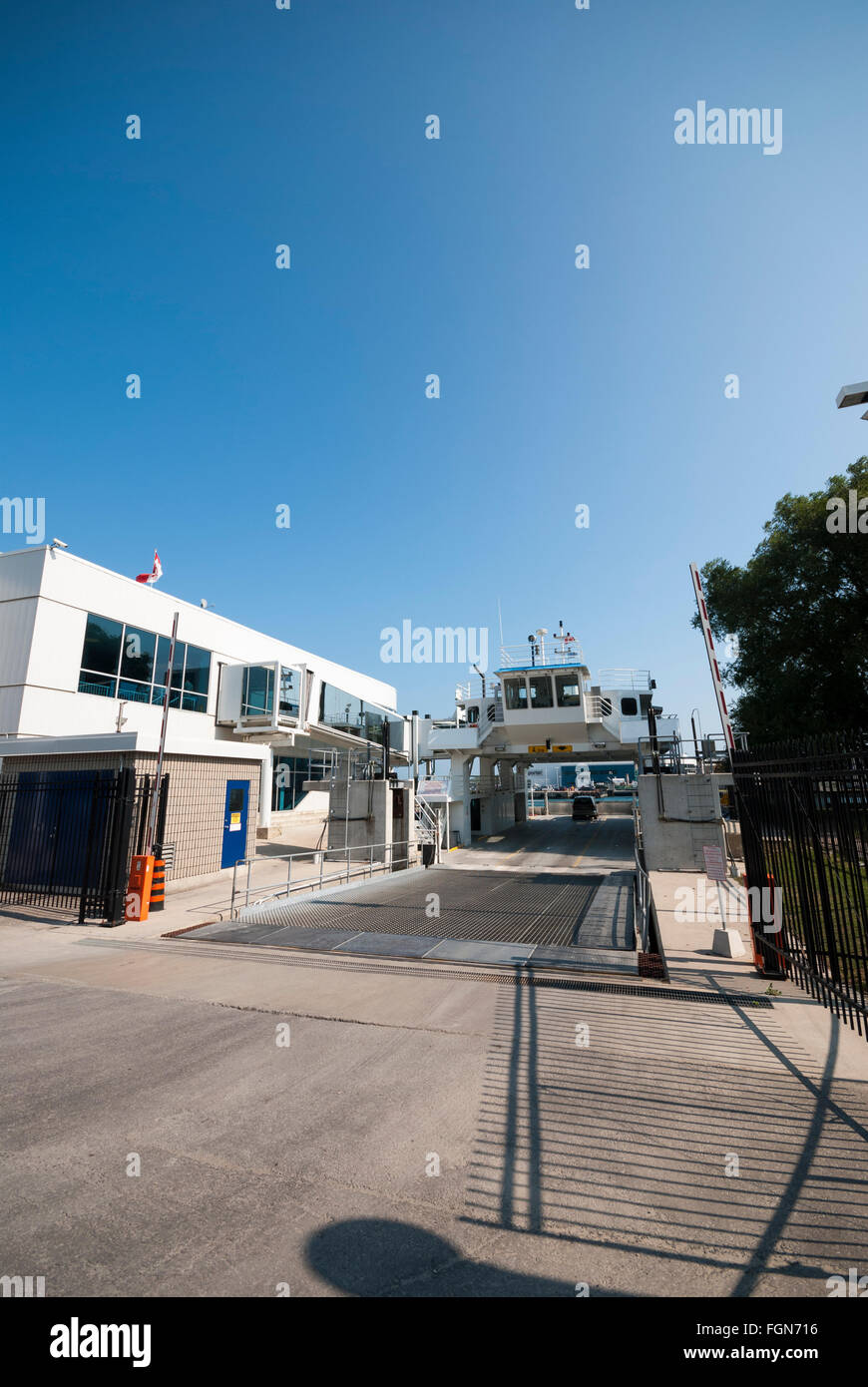 The worlds shortest ferry ride at 120m (400 feet) ready to load cars and passengers for a trip to the Toronto's Island airport. Stock Photo