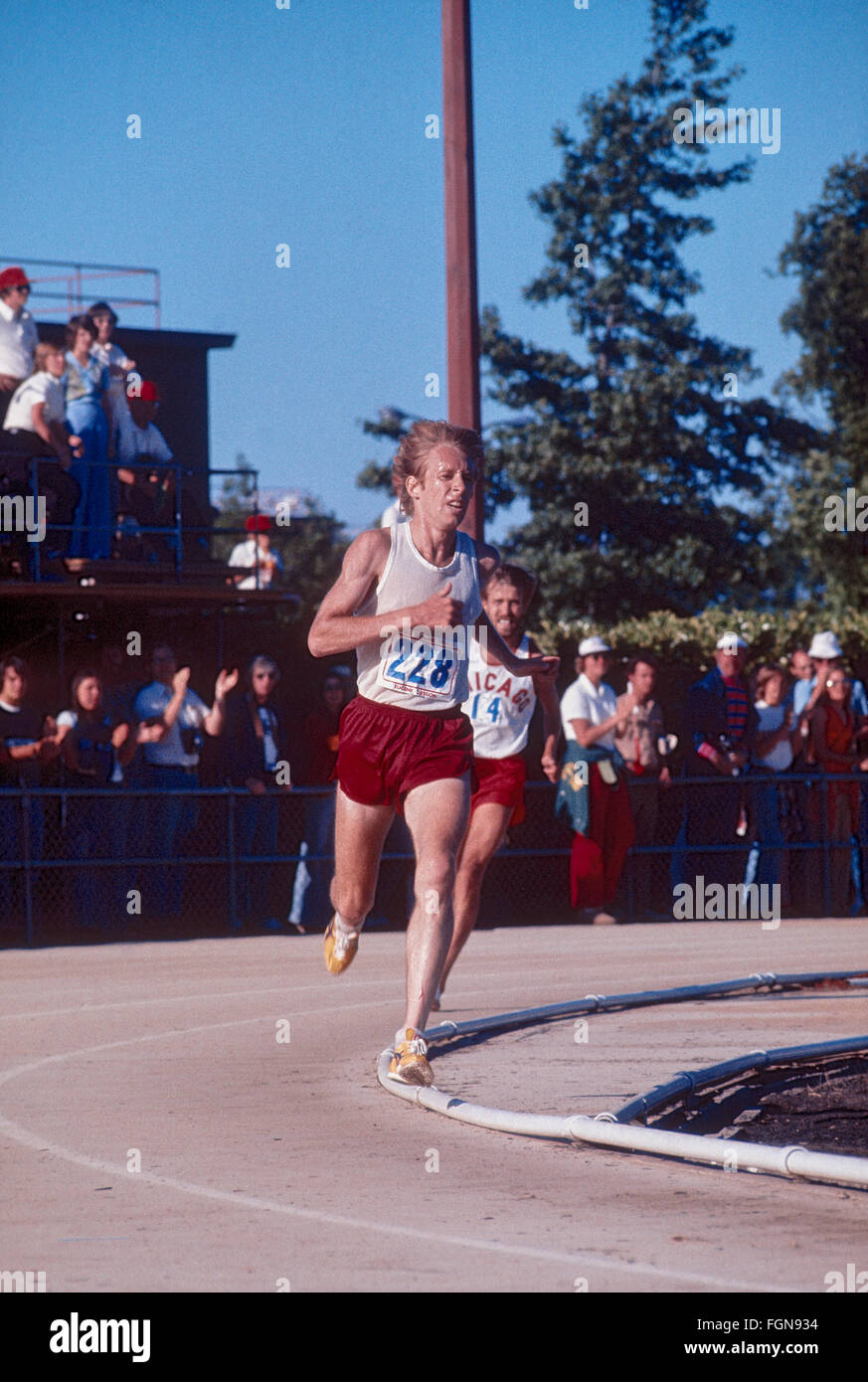 Bill Rodgers competing in the 1976 US Olympic Track and Field Team