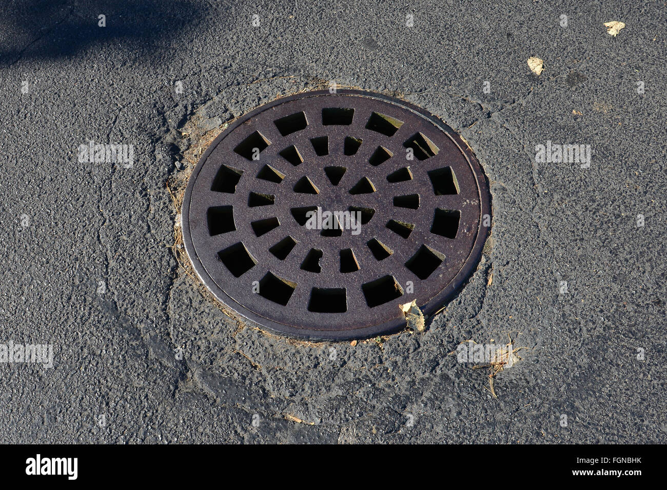 Street drains, sewer cover, water access, lighting access covers Stock