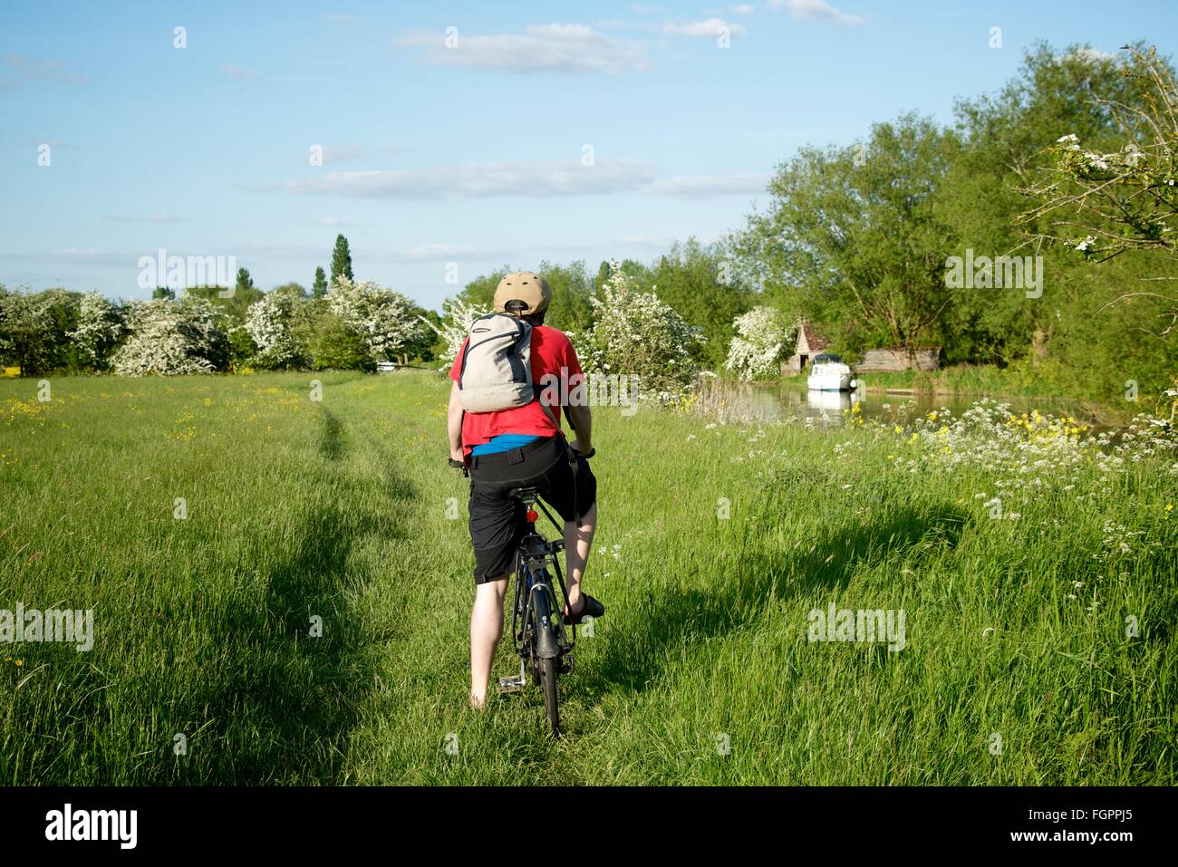 Cycling along the river Thames near Appleton in Oxfordshire, England Stock Photo