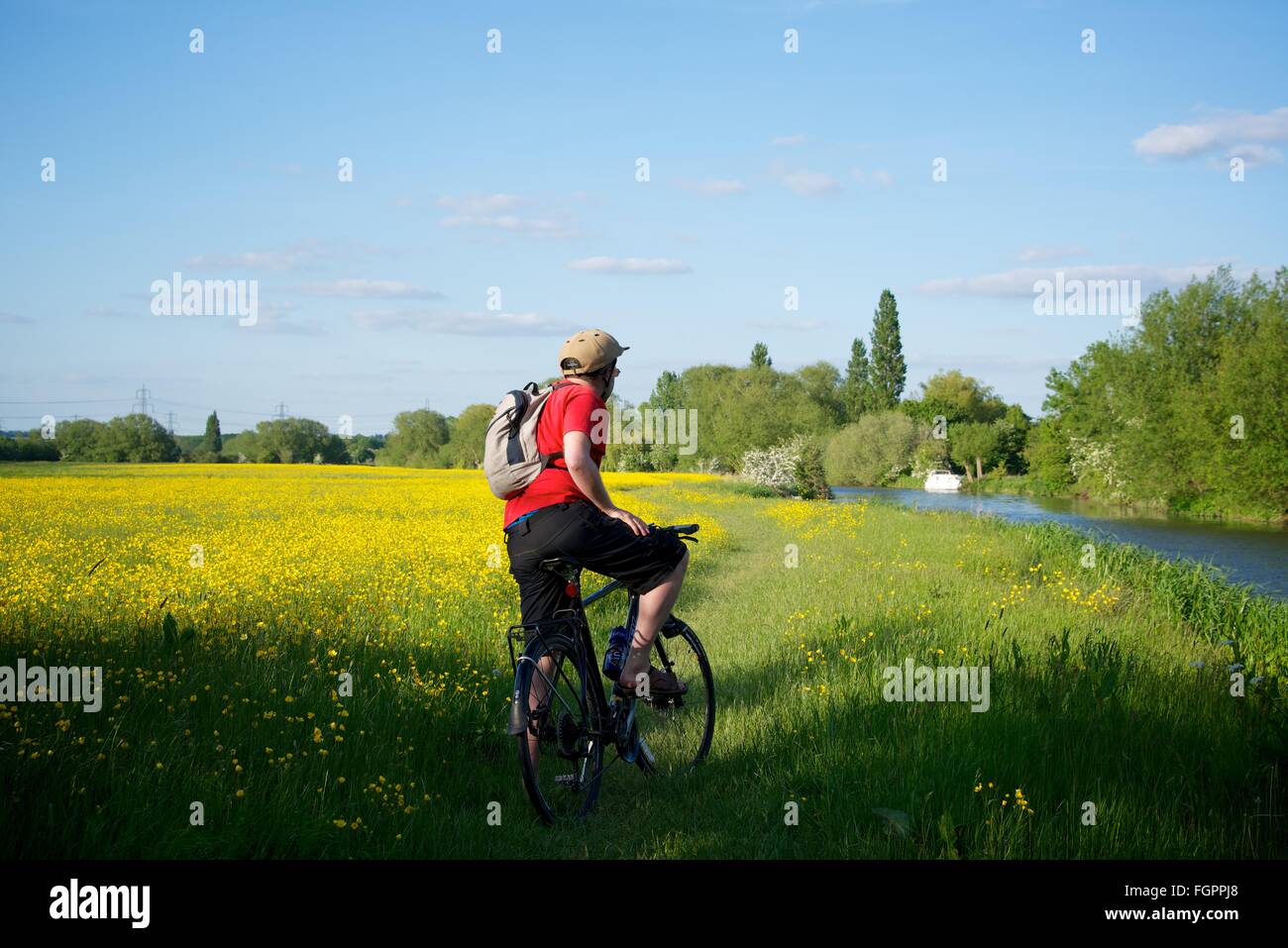 Cycling along the river Thames near Appleton in Oxfordshire, England Stock Photo