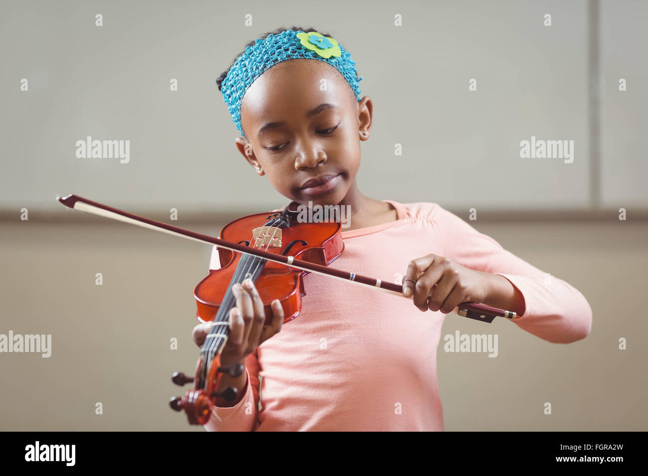 Focused pupil playing violin in a classroom Stock Photo - Alamy