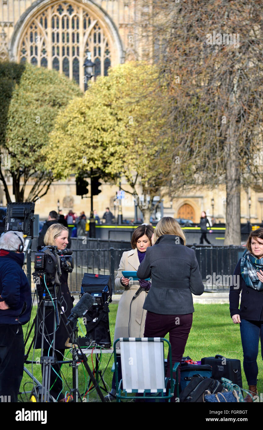 Jane Hill, BBC newsreader, reporting from College Green, Westminster  2016 Stock Photo