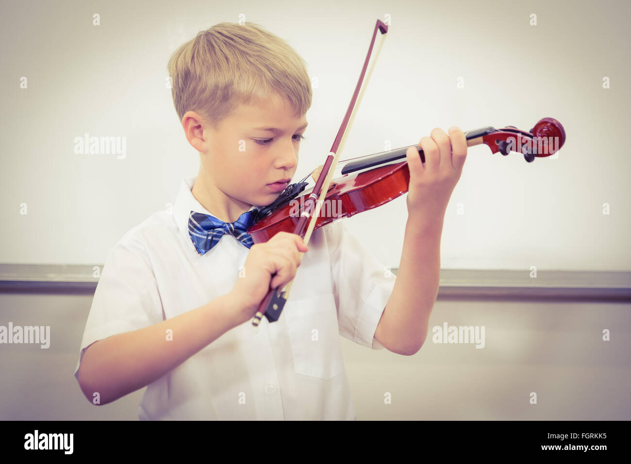 Concentrating Student playing a violin Stock Photo - Alamy