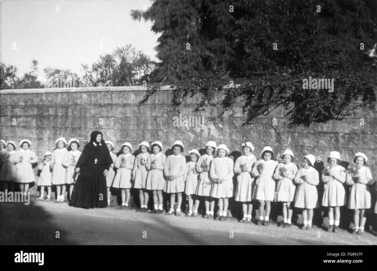 pedagogy, class photo, girls' class of a convent school, 1930s, Additional-Rights-Clearences-Not Available Stock Photo