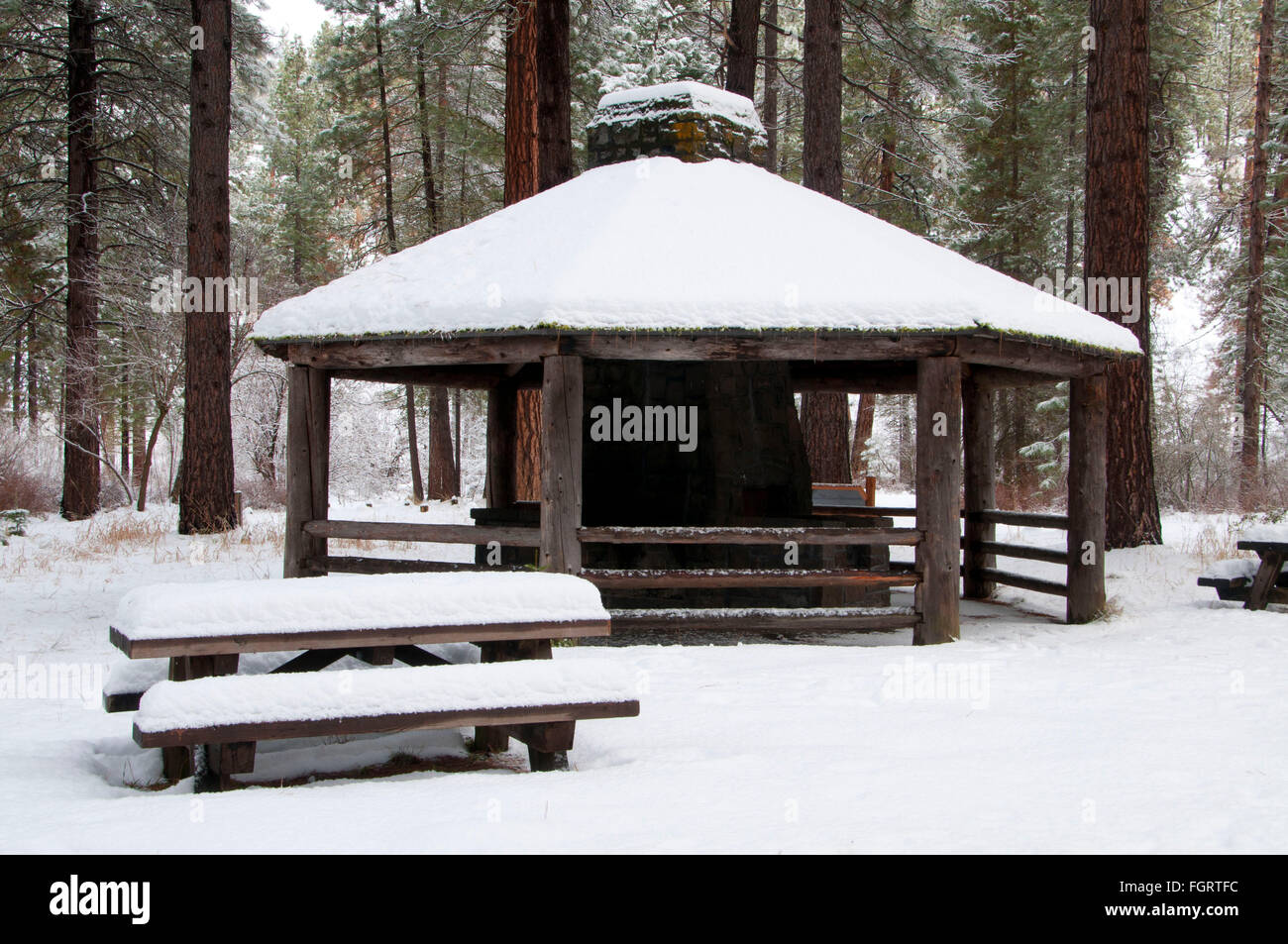 Civilian Conservation Corps (CCC) picnic shelter at Camp Sherman Campground, Deschutes National Forest, Oregon Stock Photo