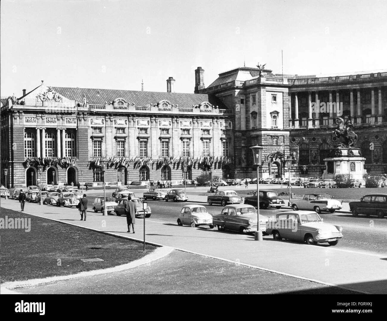 geography / travel, Austria, Vienna, castles, Hofburg Palace, Ball Room section and part of the New Castle at Heldenplatz, exterior view, 1967, Additional-Rights-Clearences-Not Available Stock Photo