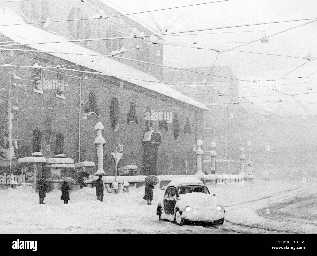 geography / travel, Germany, Bavaria, Augsburg, squares, Moritz Square in winter, 1960s, Additional-Rights-Clearences-Not Available Stock Photo