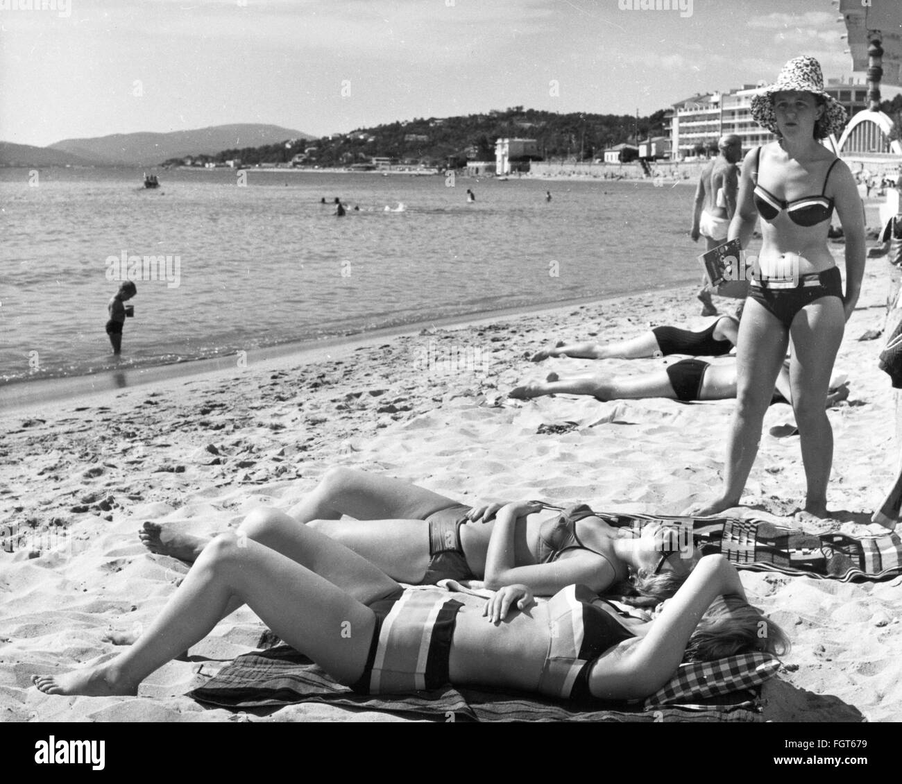 geography / travel, France, Sainte-Maxime, beach, women sunbathing, 1960s, Additional-Rights-Clearences-Not Available Stock Photo