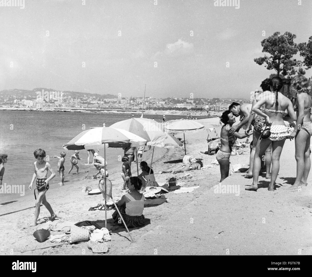 geography / travel, France, Cannes, people, on the beach, 1960s, Additional-Rights-Clearences-Not Available Stock Photo