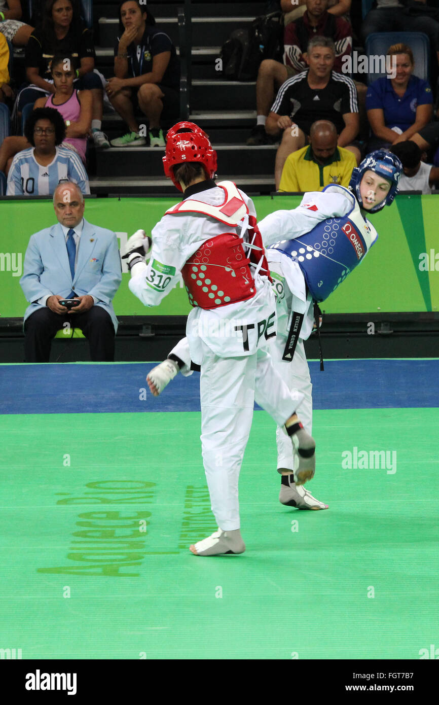 Rio de Janeiro, Brazil, 21 February 2016: Rio 2016 Olympic Park holds a test event for Rio 2016 Olympic Games. The International Taekwondo Tournament meets 64 athletes from 15 countries. Among the athletes participating in the competition are: Iris Tang Sing, Rafaela Ahmad, João Miguel Neto, Leonardo de Moraes and Andre Bilia, from Brazil, Rui Bragança from Portugal anda Mayu Yama from Japan. In this photo are the Evelyn Gonda from Canada and Chuang Chen Yu from Chinese Taipei Credit:  Luiz Souza/Alamy Live News Stock Photo