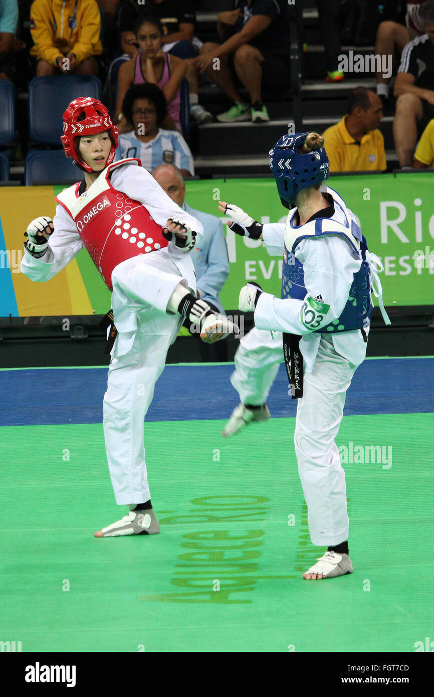 Rio de Janeiro, Brazil, 21 February 2016: Rio 2016 Olympic Park holds a test event for Rio 2016 Olympic Games. The International Taekwondo Tournament meets 64 athletes from 15 countries. Among the athletes participating in the competition are: Iris Tang Sing, Rafaela Ahmad, João Miguel Neto, Leonardo de Moraes and Andre Bilia, from Brazil, Rui Bragança from Portugal anda Mayu Yama from Japan. In this photo are the Evelyn Gonda from Canada and Chuang Chen Yu from Chinese Taipei Credit:  Luiz Souza/Alamy Live News Stock Photo