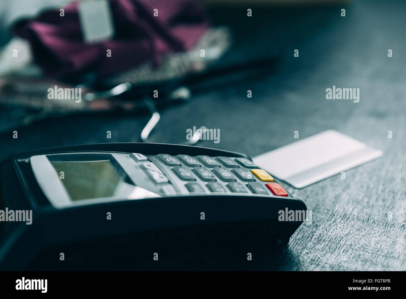 Credit card terminal in store Stock Photo Alamy