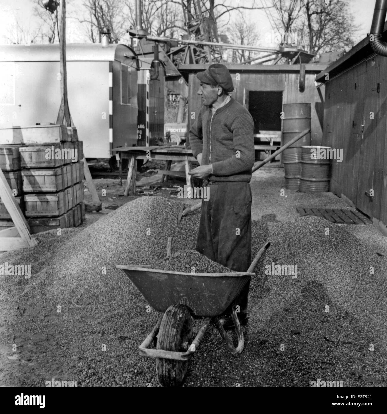 geography / travel, Germany, people, foreign worker with wheel barrow, Munich, 1965, Additional-Rights-Clearences-Not Available Stock Photo