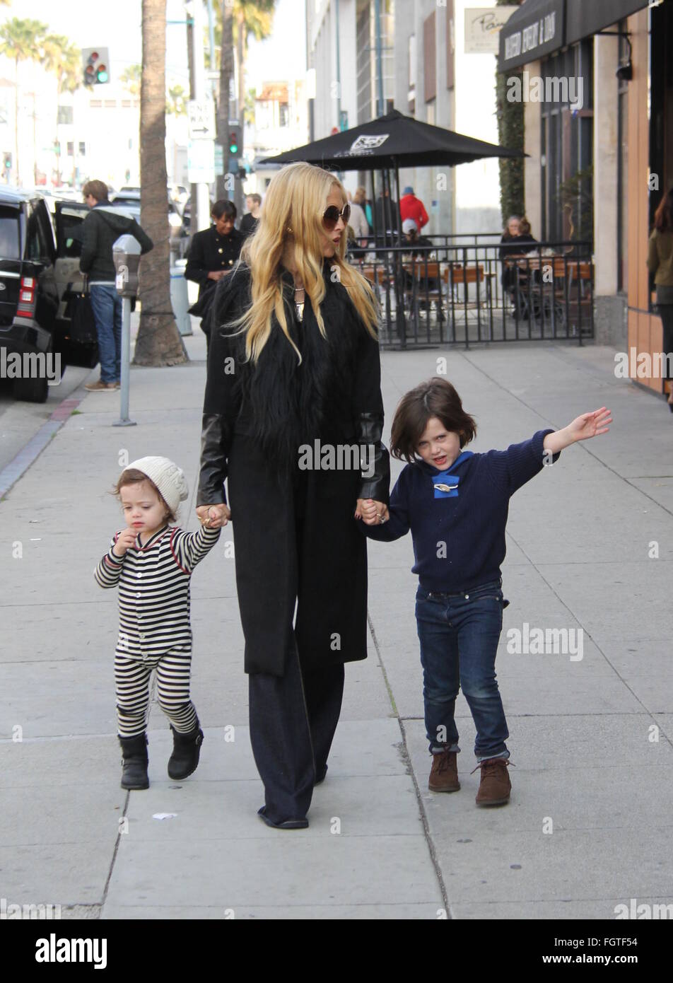 Rachel Zoe spotted out with her husband Rodger Berman and their sons(02)