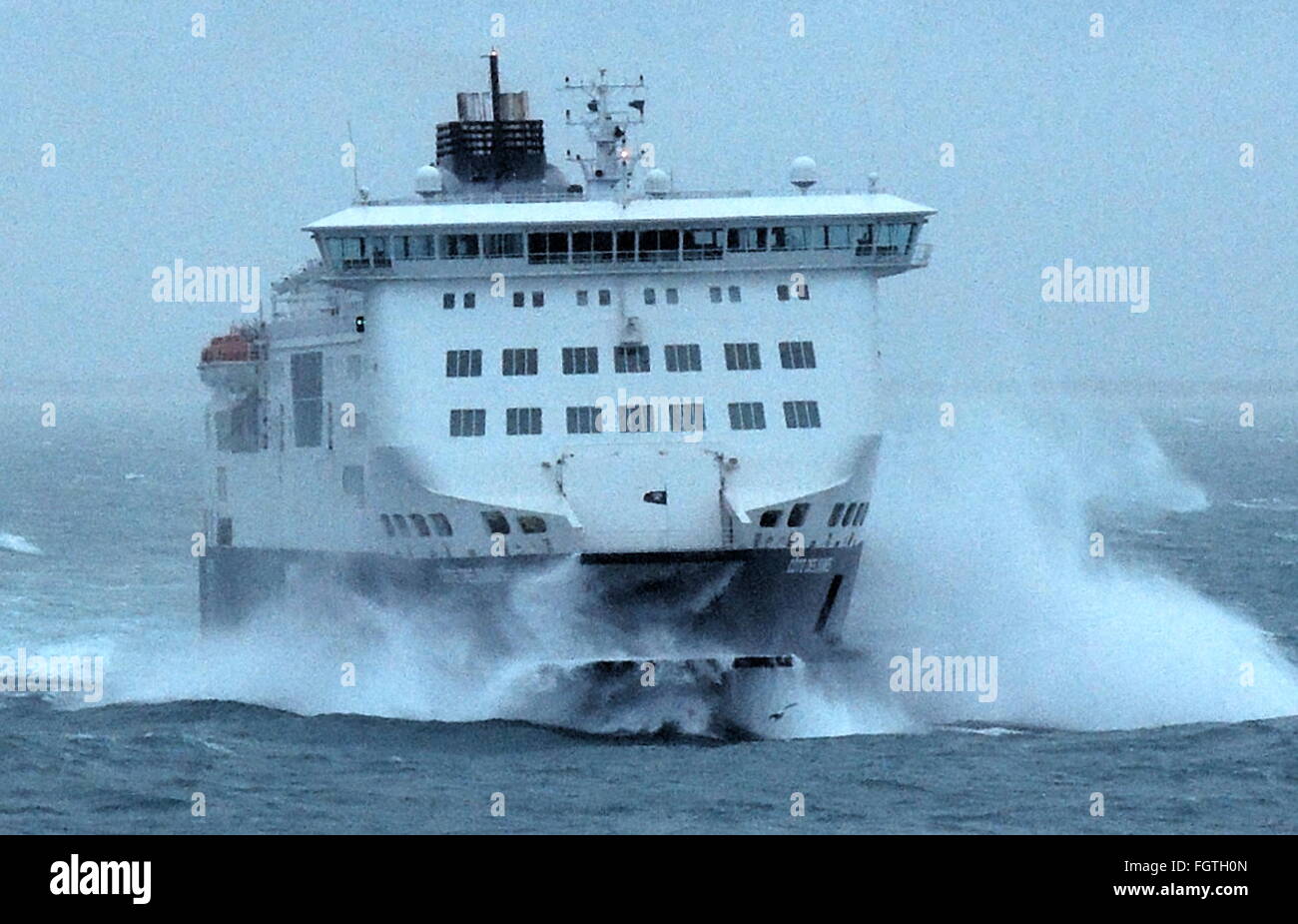 AJAXNETPHOTO. 20TH FEBRUARY, 2016. ENGLISH CHANNEL. - CROSS CHANNEL FERRY- DFDS SHIP COTES DES DUNES HEADING FOR DOVER IN BLUSTERY WEATHER (SHIP WAS PREVIOUSLY MYFERRY M.V. RODIN EX M.V.SEAFRANCE RODIN).  PHOTO:FREDERIC BEAUMONT/AJAX  REF:P78FB162102 110 Stock Photo