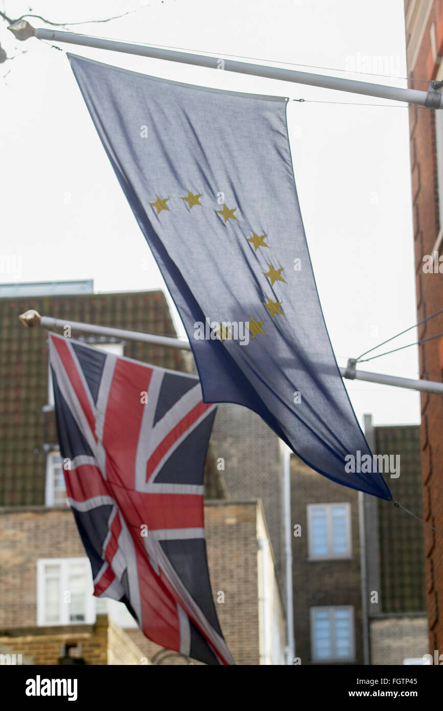 London UK. 22nd February 2016. Union Jack and European flags fly next to each outside  Europe House home of the  European Commission representation in the UK as Prime Minister David Cameron faces Members of Parliament to present his case for staying in the European Union Credit:  amer ghazzal/Alamy Live News Stock Photo