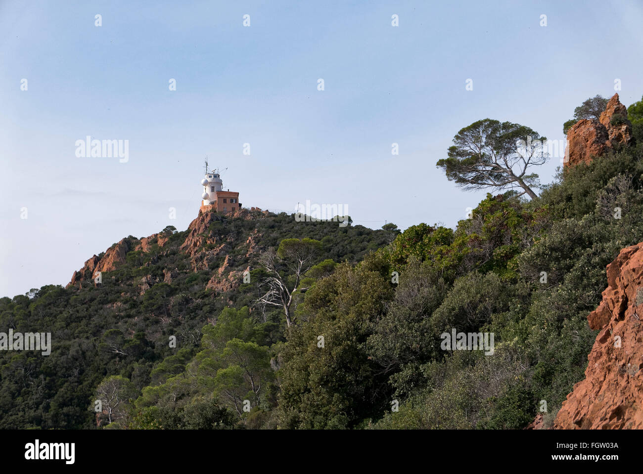 Rocky Coast, lighthouse, Peninsula Le Dramont, Agay, Saint-Raphaël, Dep. Var, Côte d'Azur, France Stock Photo