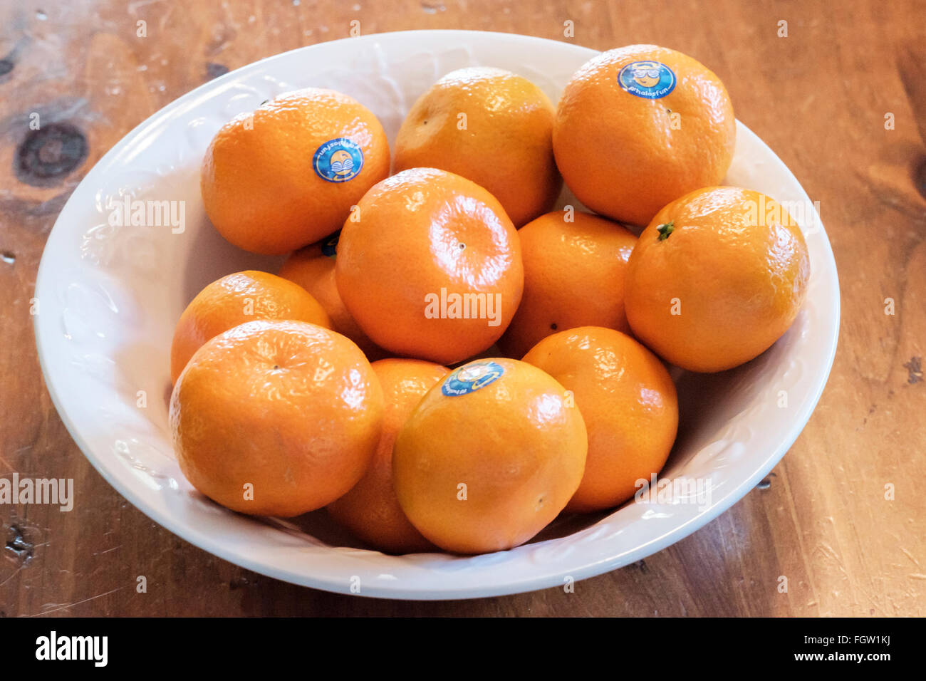 Mandarin oranges, Citrus reticulata, in a white bowl. Stock Photo