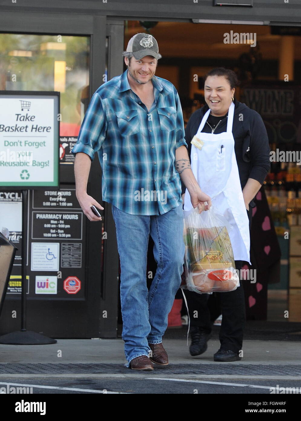 The Voice judge Blake Shelton picking up groceries at ralphs in Studio