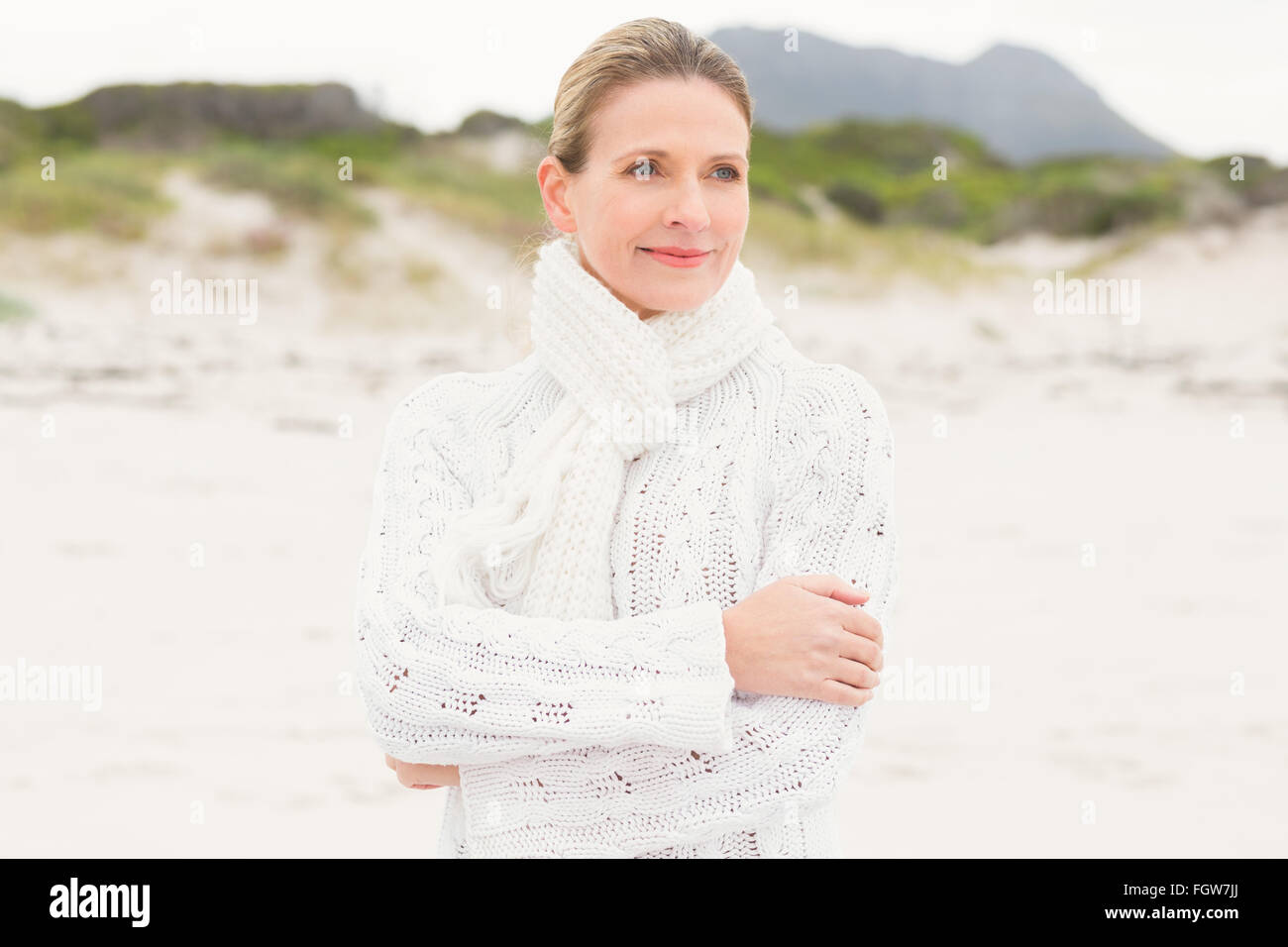 Woman jumper beach hi-res stock photography and images - Alamy