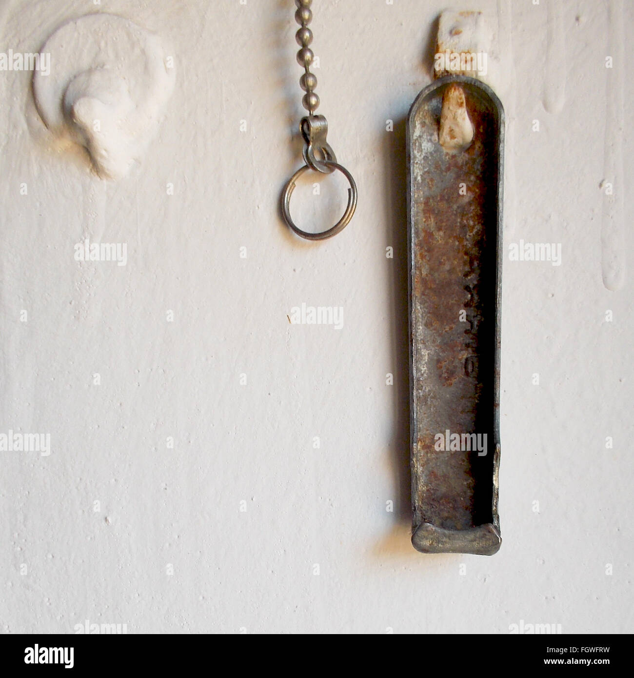 TRADITIONAL BOTTLE OPENER main image 1