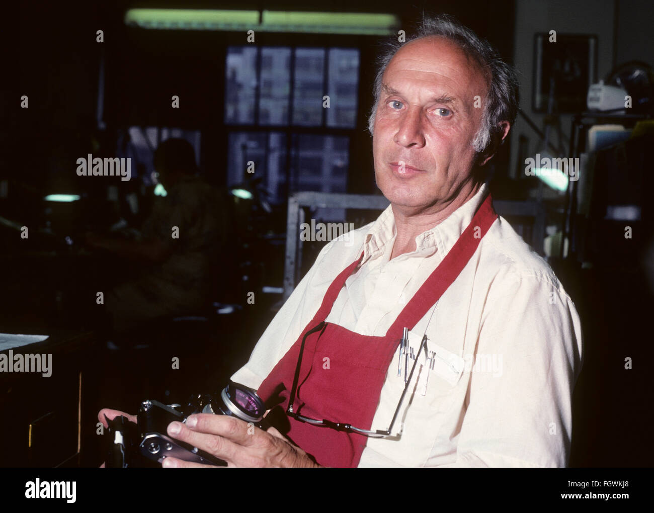 Marty Forscher of Professional Cameras, New York, 1981. He developed a  Polaroid back for the Nikon 35mm camera Stock Photo - Alamy