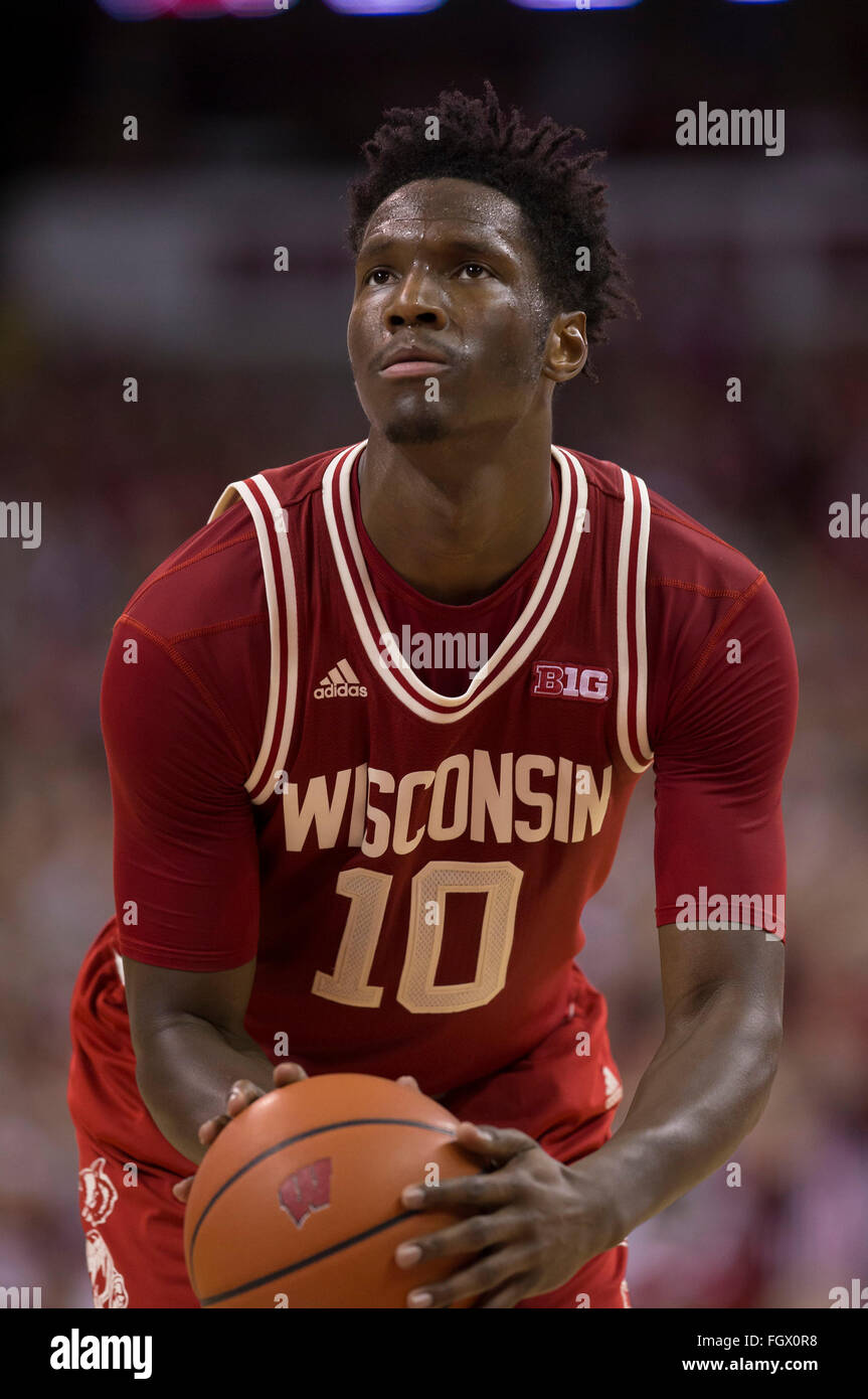 Madison, WI, USA. 21st Feb, 2016. Wisconsin Badgers forward Nigel Hayes #10 at the free throw line during the NCAA Basketball game between the Illinois Fighting Illini and the Wisconsin Badgers at the Kohl Center in Madison, WI. Wisconsin defeated Illinois 69-60. John Fisher/CSM/Alamy Live News Stock Photo