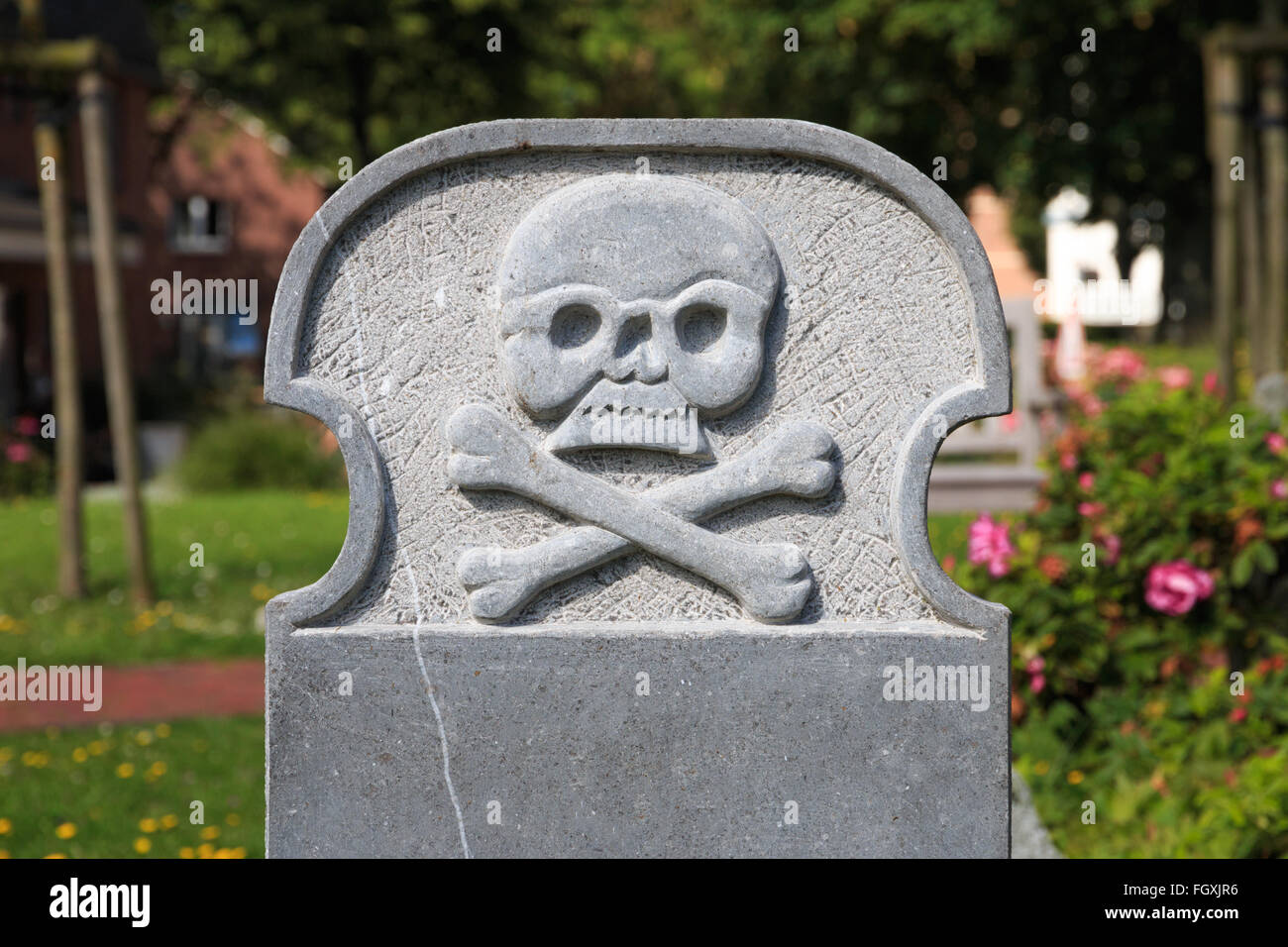 Skull crossbones grave hires stock photography and images Alamy