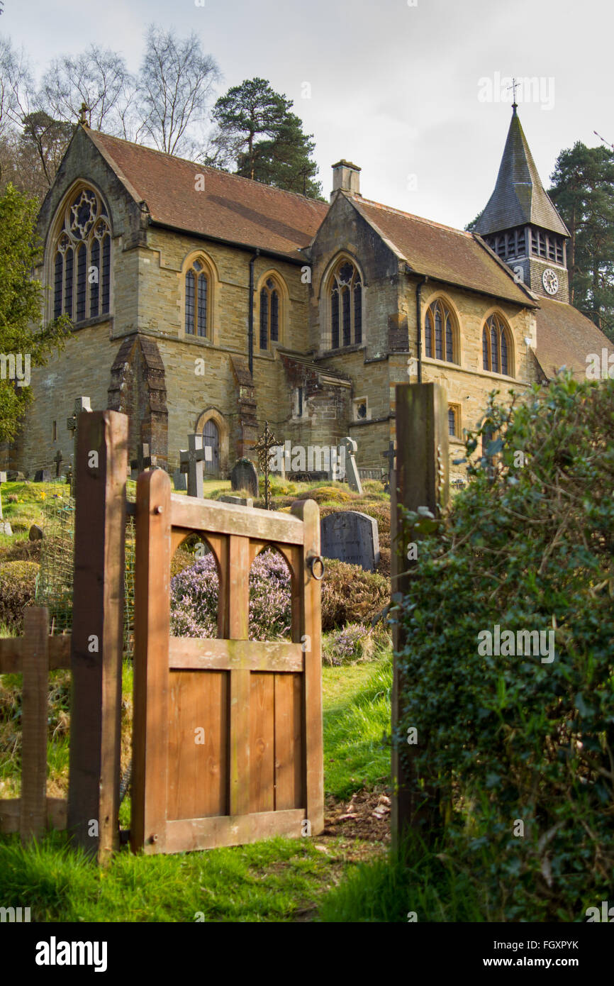 Churchyard Rillington Welcome to the churchyard Stock Photo - Alamy