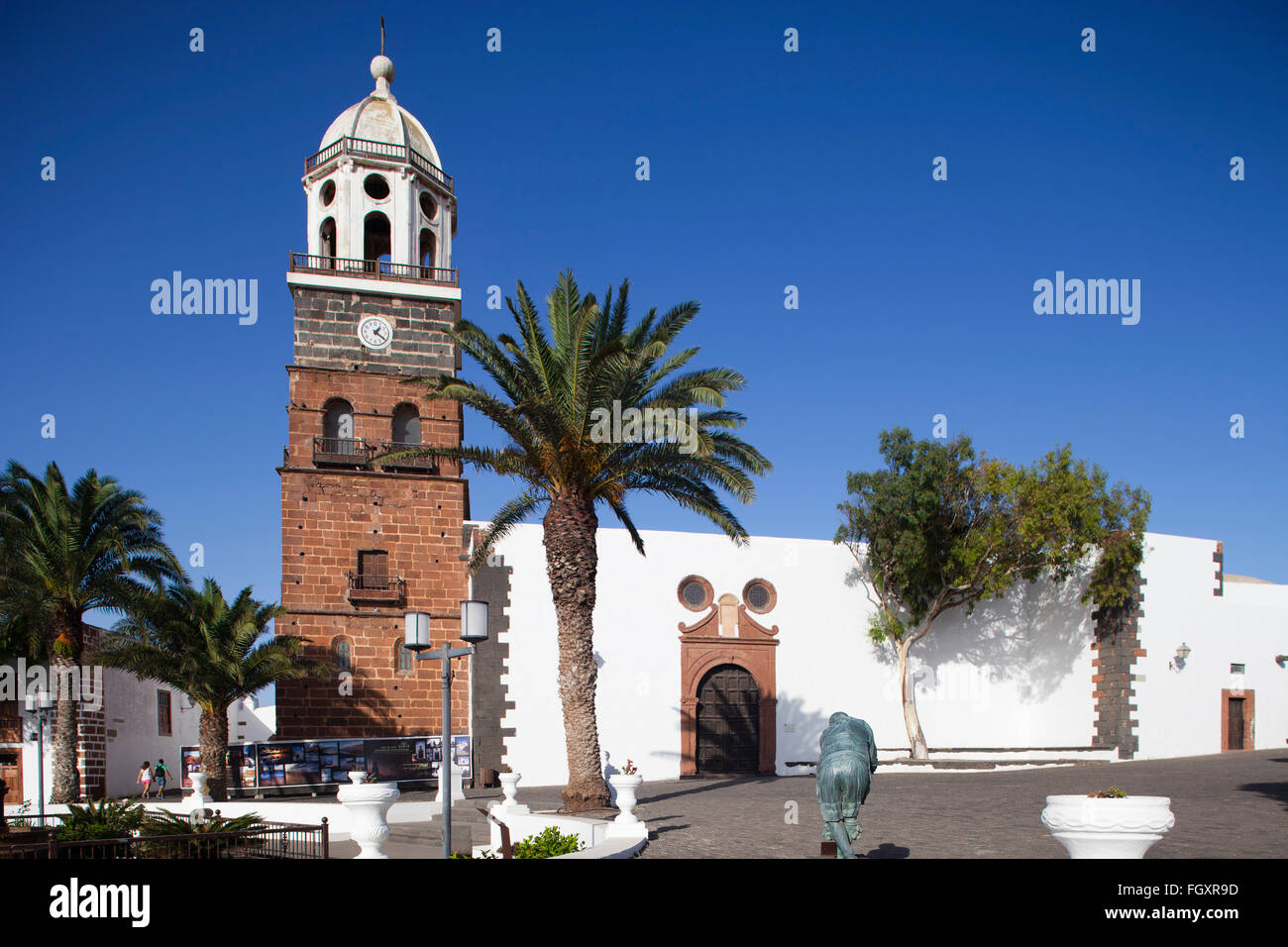 Church of Our Lady of Guadalupe, Plaza de la Constitucion, Teguise ...