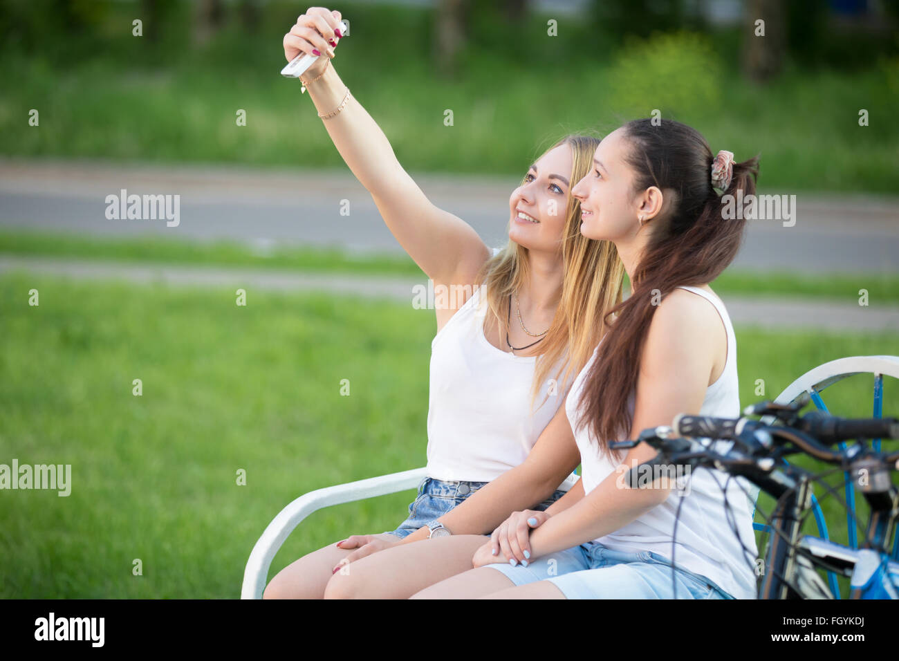 Two happy beautiful teen girls hi-res stock photography and images - Alamy