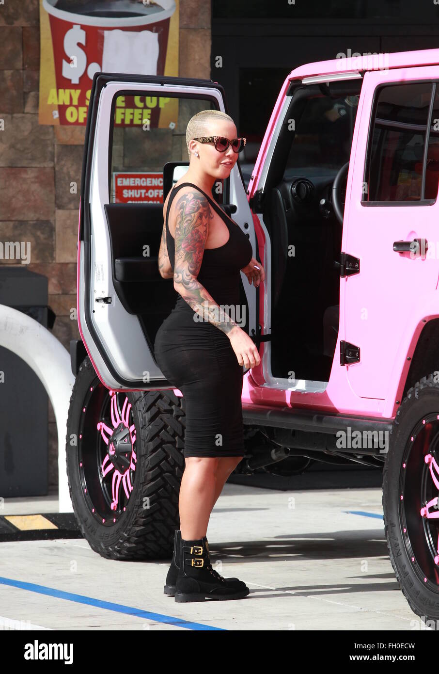 Amber Rose parks her hot pink Jeep in a handicapped parking space  Featuring: Amber Rose Where: Los Angeles, California, United States When:  22 Jan 2016 Stock Photo - Alamy