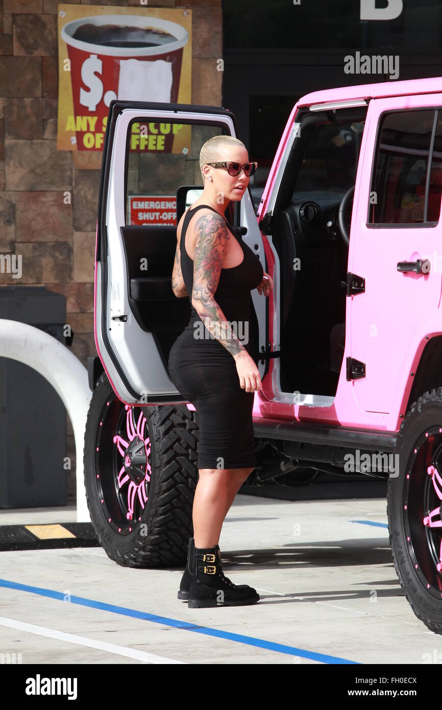 Amber Rose parks her hot pink Jeep in a handicapped parking space ...