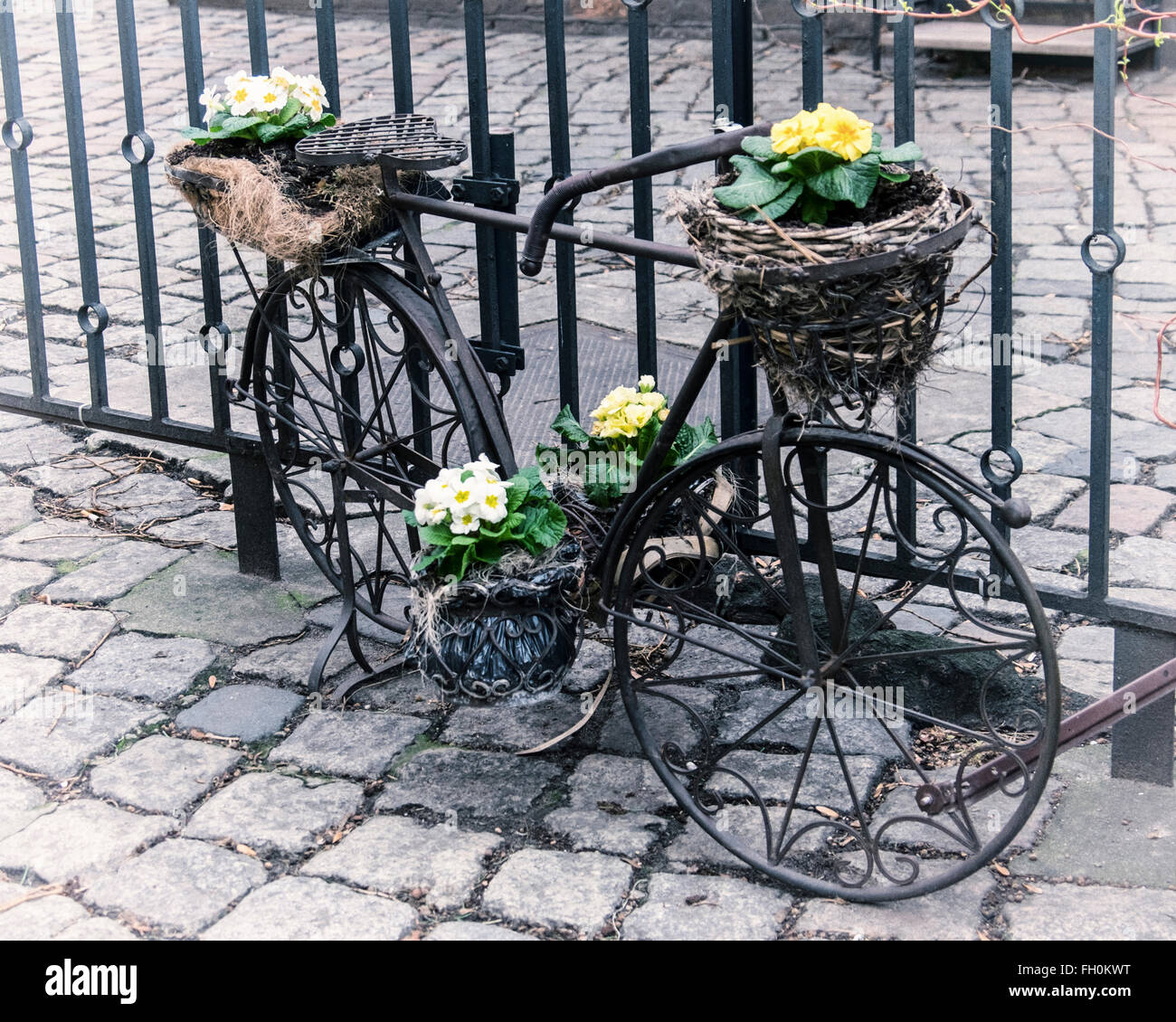Decorative Bicycle Planter Outside Zur Letzen Instanz Traditional