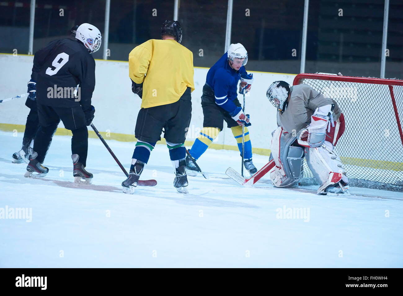 ice hockey goalkeeper Stock Photo Alamy