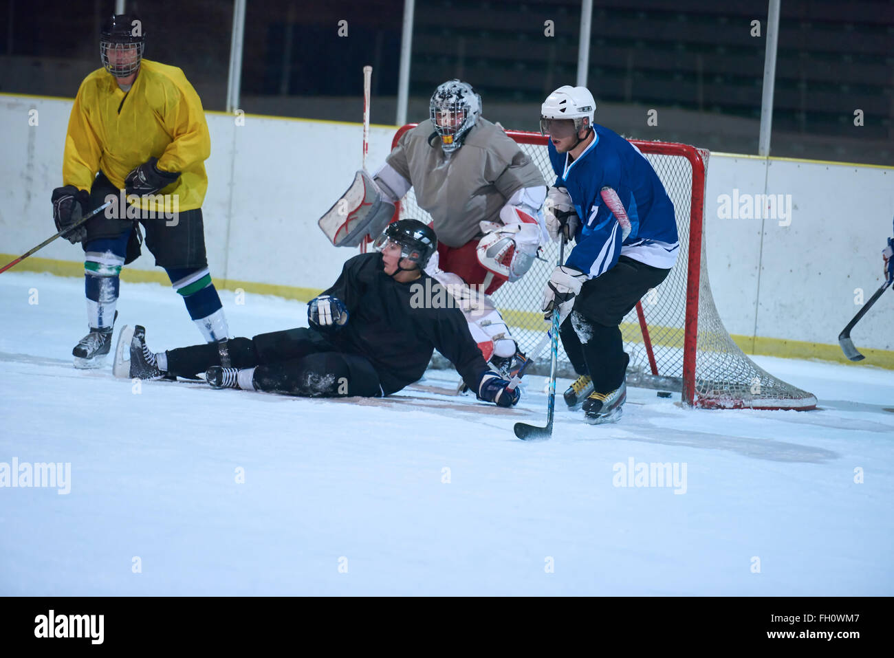 ice hockey goalkeeper Stock Photo Alamy