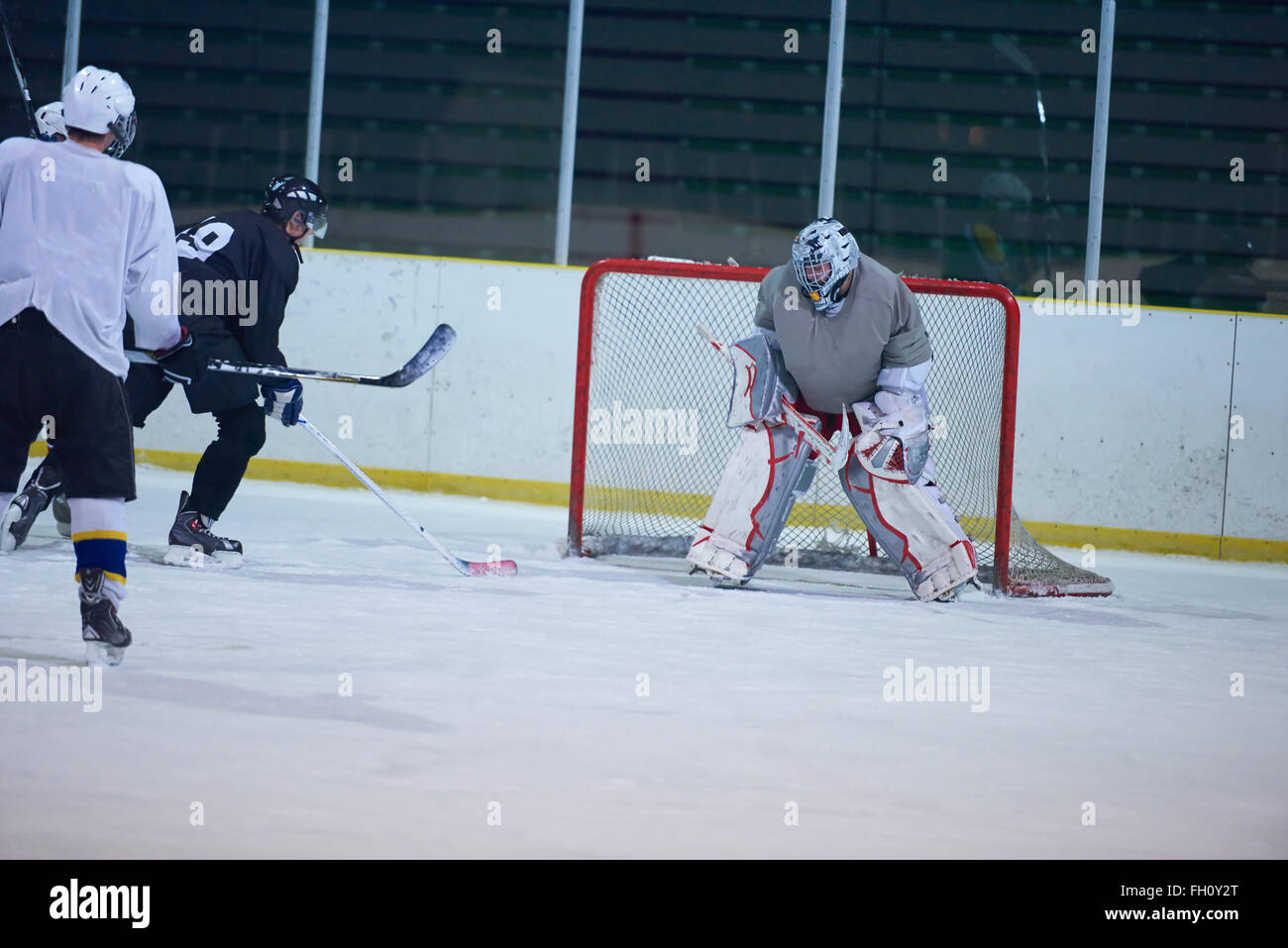 ice hockey goalkeeper Stock Photo Alamy