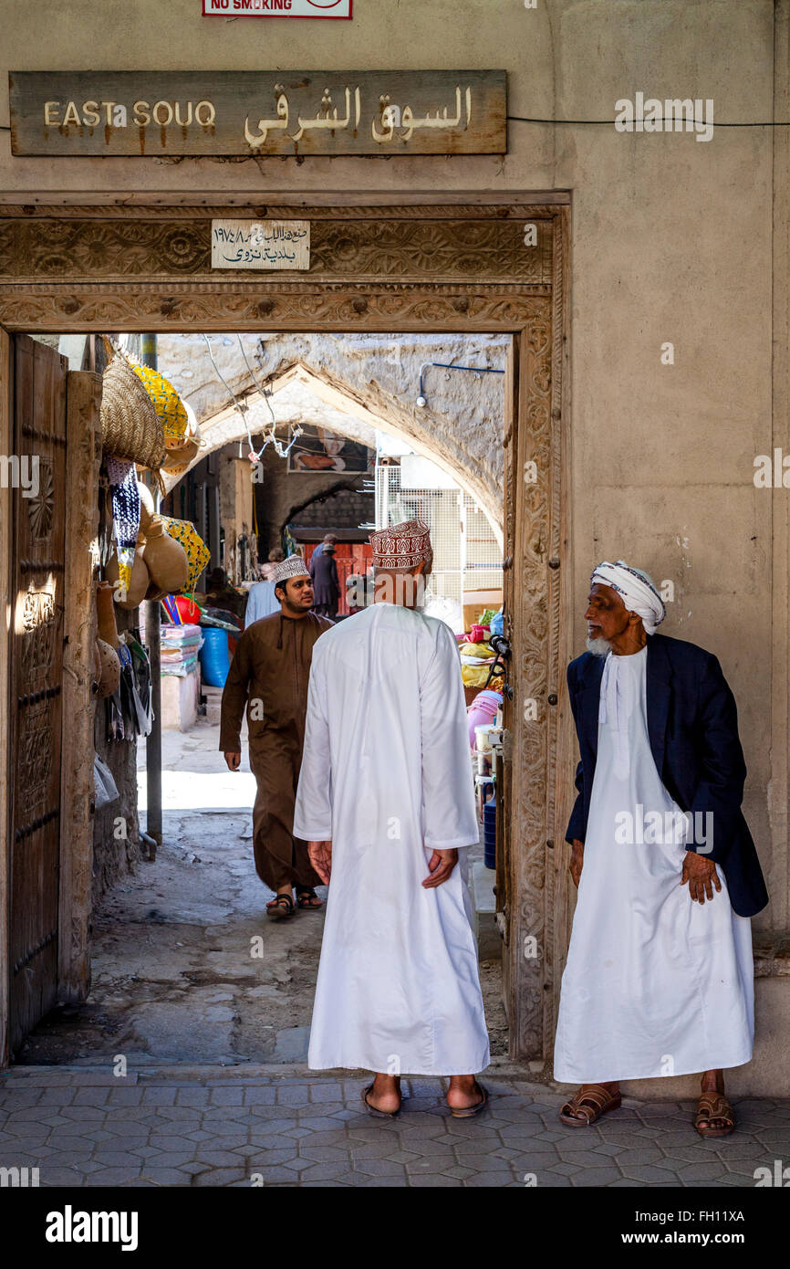 Omani People At The Nizwa Souk, Nizwa, Ad Dakhiliyah Region, Oman Stock Photo