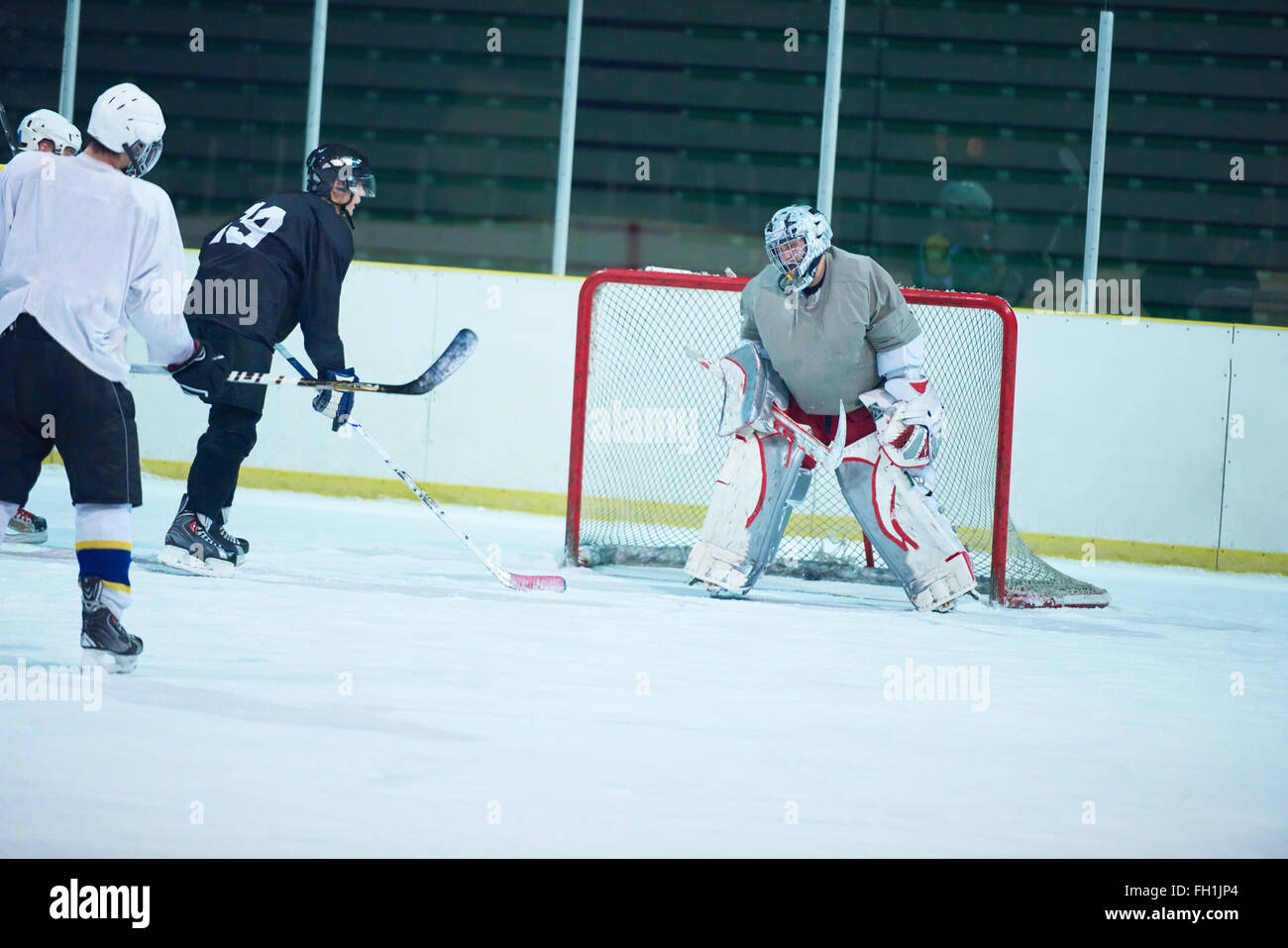 ice hockey goalkeeper Stock Photo Alamy